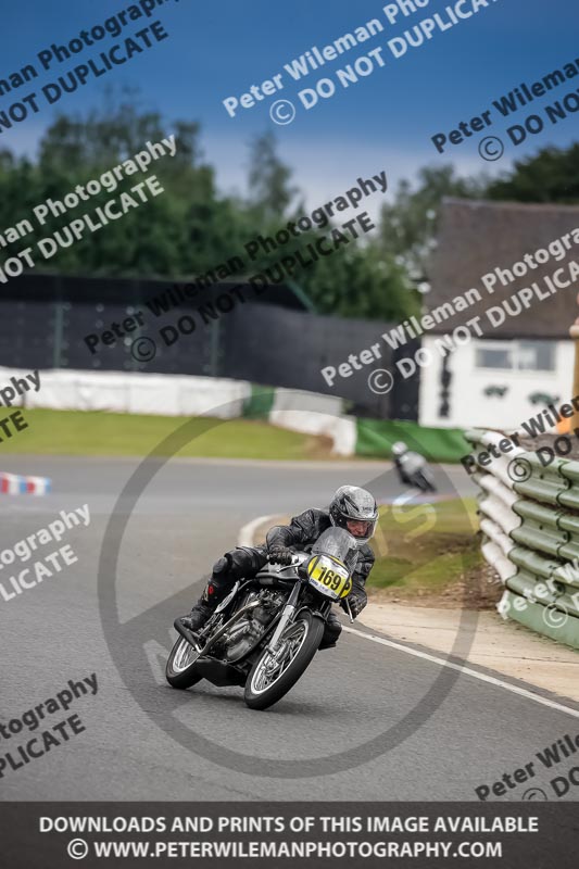 Vintage motorcycle club;eventdigitalimages;mallory park;mallory park trackday photographs;no limits trackdays;peter wileman photography;trackday digital images;trackday photos;vmcc festival 1000 bikes photographs